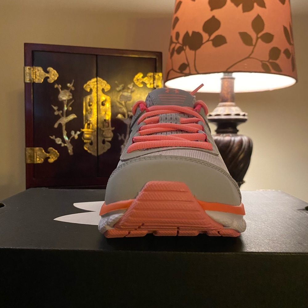 Under Armour Youth Size 5